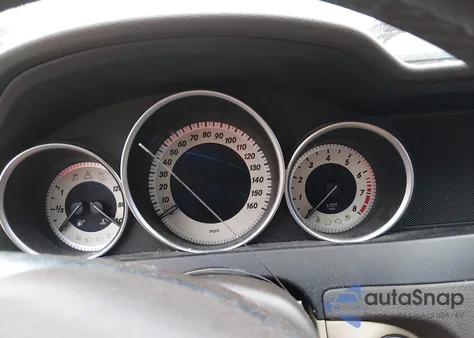 2012 Mercedes-Benz C 300 Luxury 4Matic z USA, uszkodzony, nr VIN WDDGF8BB2CR226881